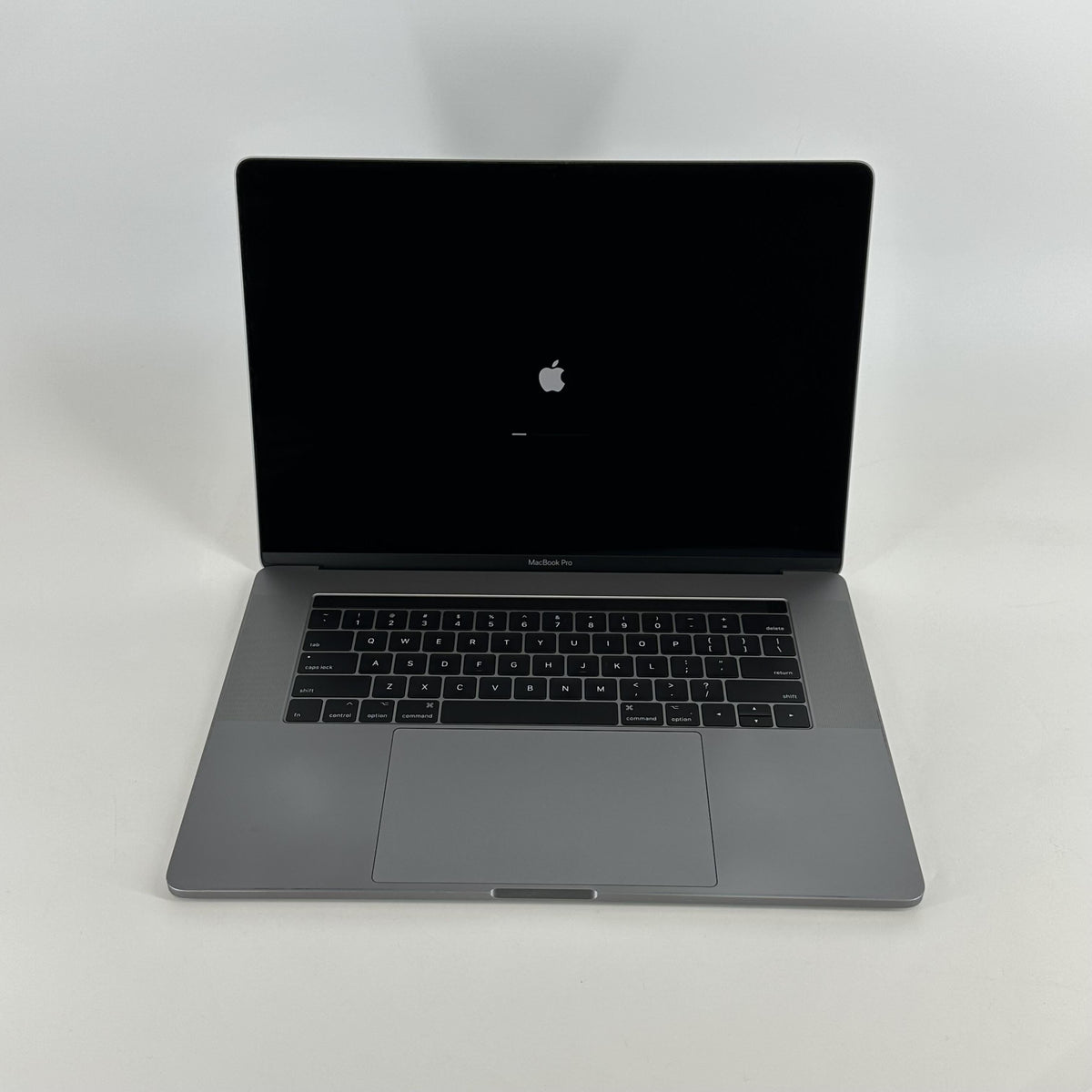 Apple MacBook Pro 15 Touch Bar 2017 Space Gray 2.9 GHz Intel Core i7 7th Gen. 16GB RAM 1TB Solid State Drive AMD Radeon Pro 560 4 GB