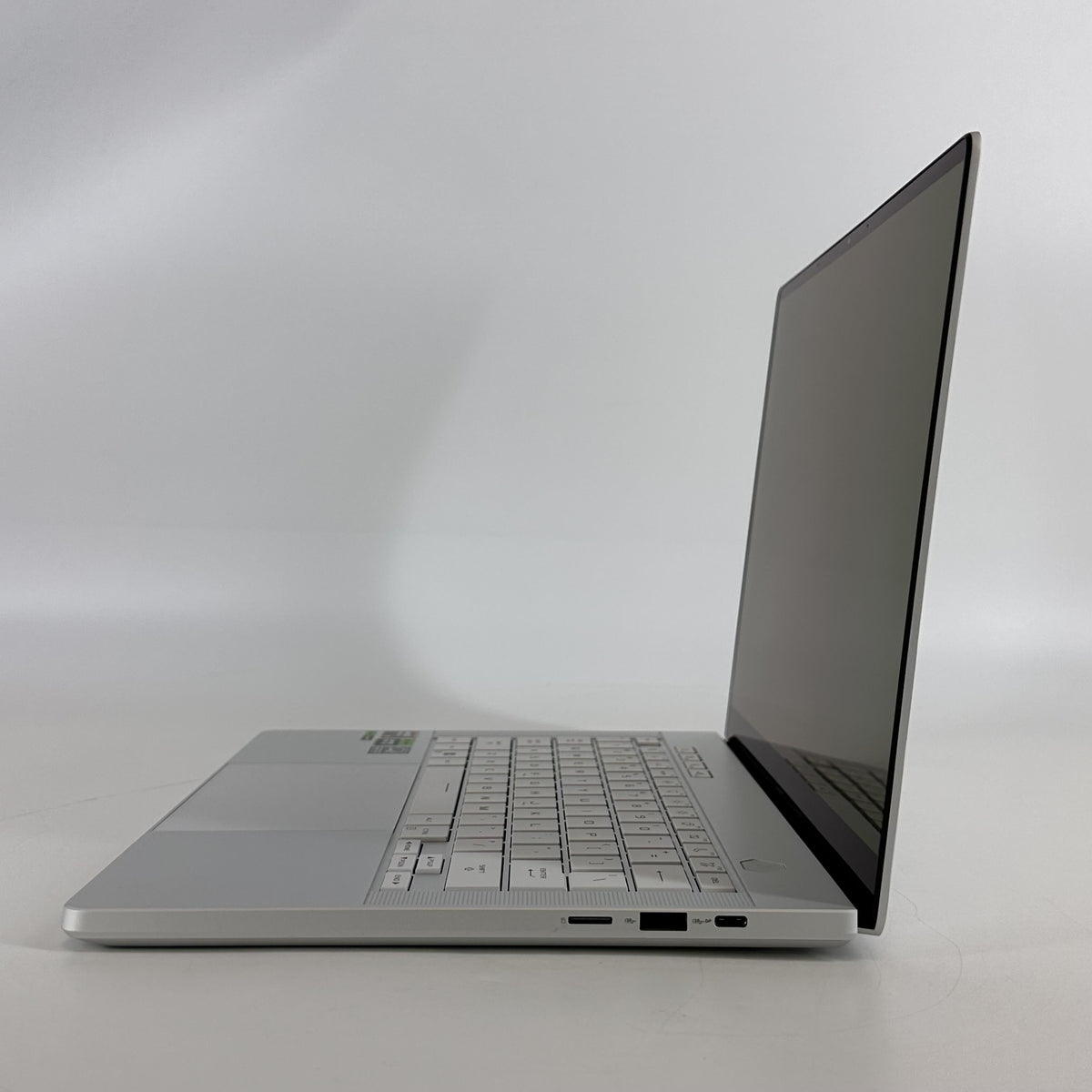 Asus ROG Zephyrus G14 GA403 14 White 4.0 GHz AMD Ryzen 9 8945HS 16GB RAM 1TB Solid State Drive NVIDIA GeForce RTX 4060 8 GB