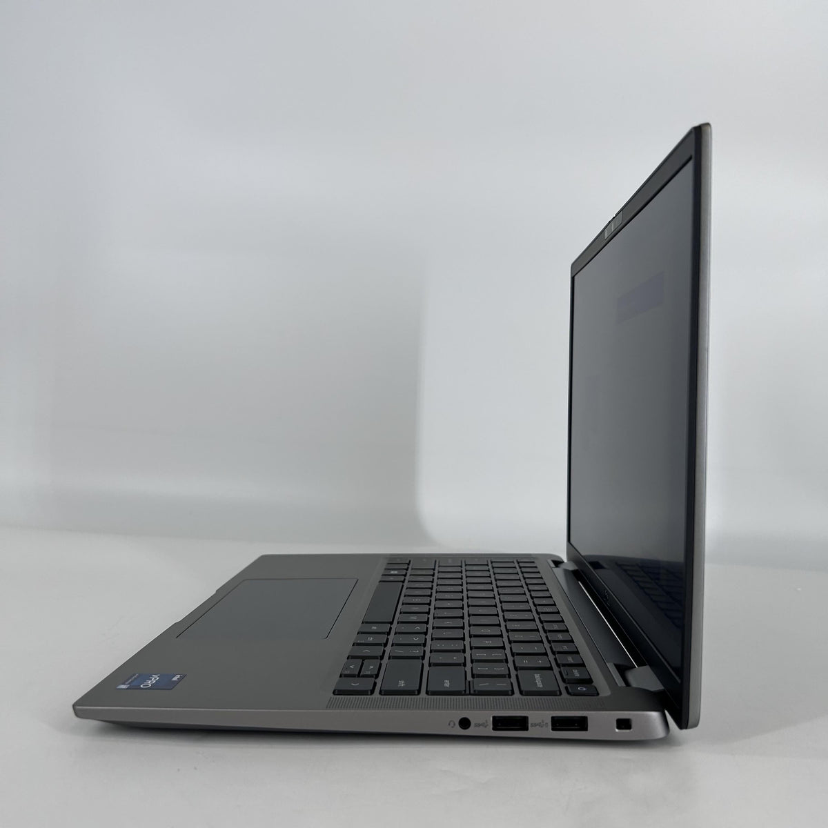 Dell Latitude 7440 14 Gray 1.9 GHz Intel Core i7 13th Gen. 32GB RAM 256GB Solid State Drive