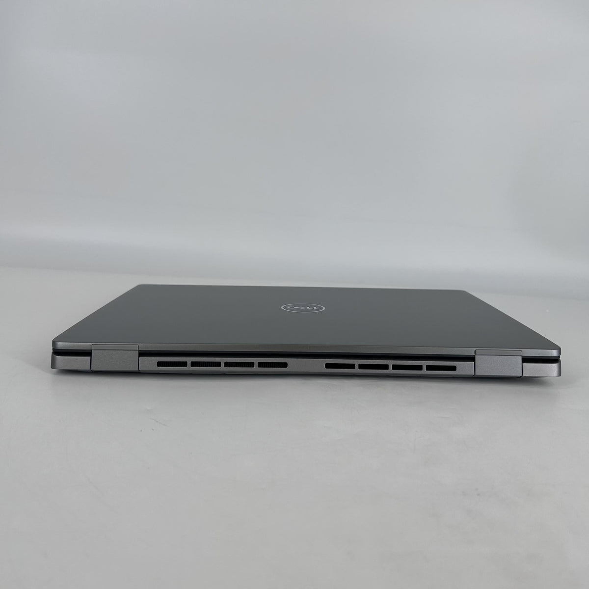 Dell Latitude 7440 14 Gray 1.9 GHz Intel Core i7 13th Gen. 32GB RAM 256GB Solid State Drive