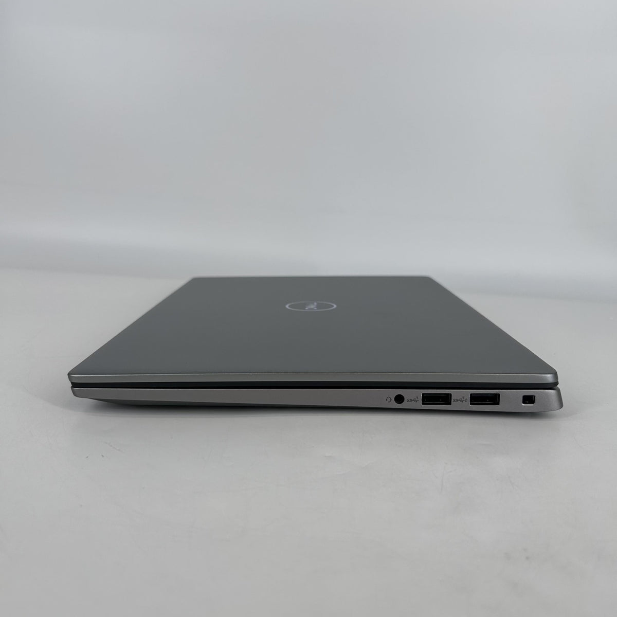 Dell Latitude 7440 14 Gray 1.9 GHz Intel Core i7 13th Gen. 32GB RAM 256GB Solid State Drive