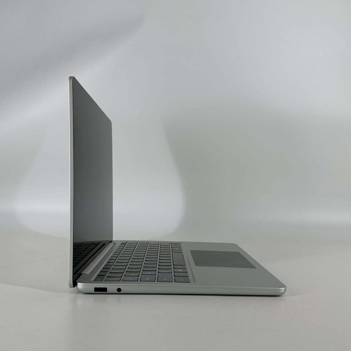Microsoft Surface Laptop 13 Silver 3.3 GHz Qualcomm Snapdragon X Plus 16GB RAM 256GB UniversalFlashStorage