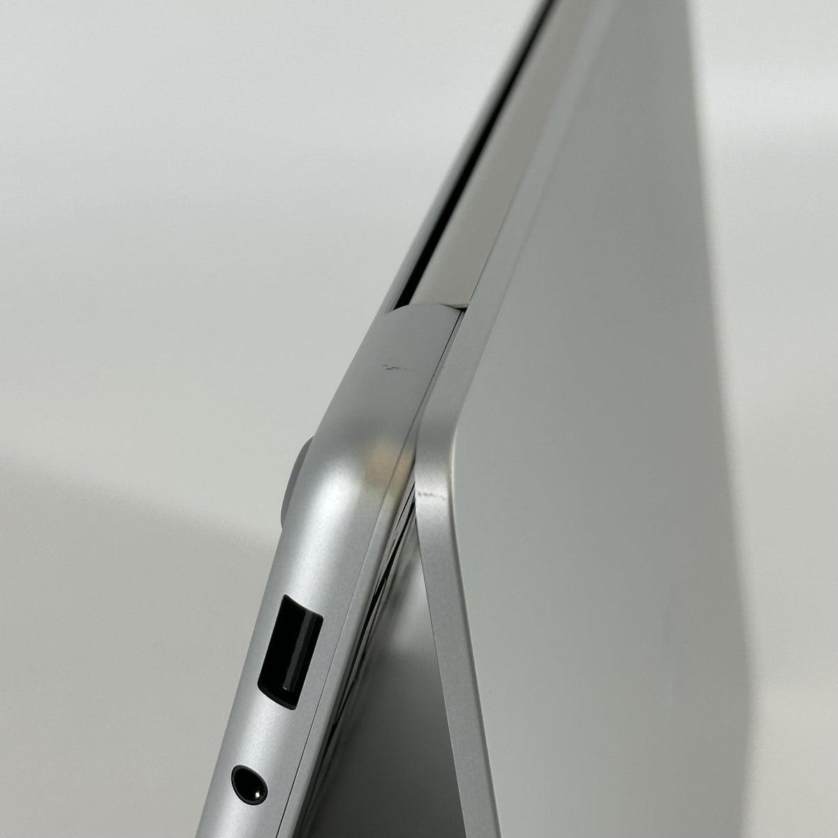 Microsoft Surface Laptop 13 Silver 3.3 GHz Qualcomm Snapdragon X Plus 16GB RAM 256GB UniversalFlashStorage