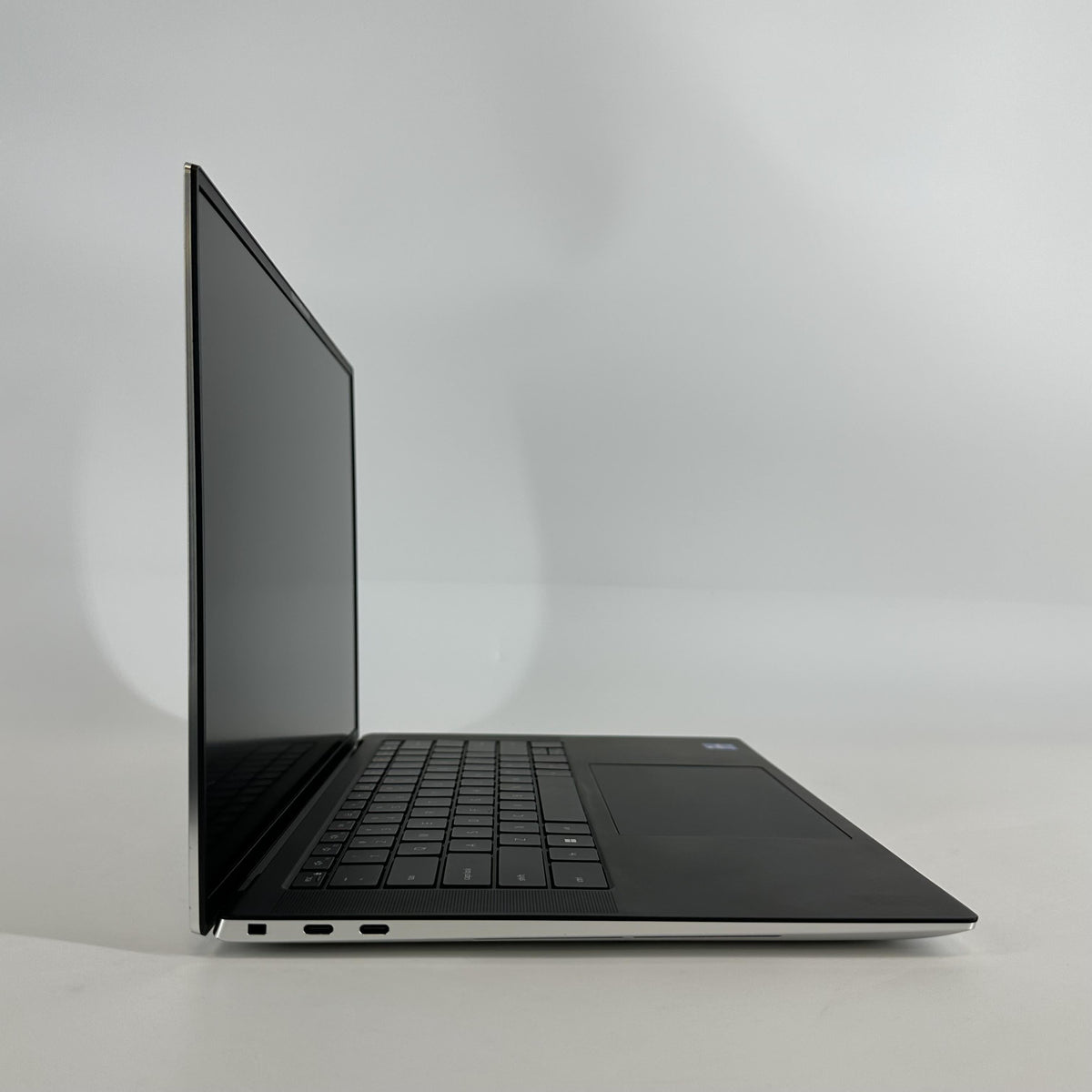 Dell XPS 15 9530 Silver 2.4 GHz Intel Core i7 13th Gen. 16GB RAM 1TB Solid State Drive Intel Arc A370M 4 GB