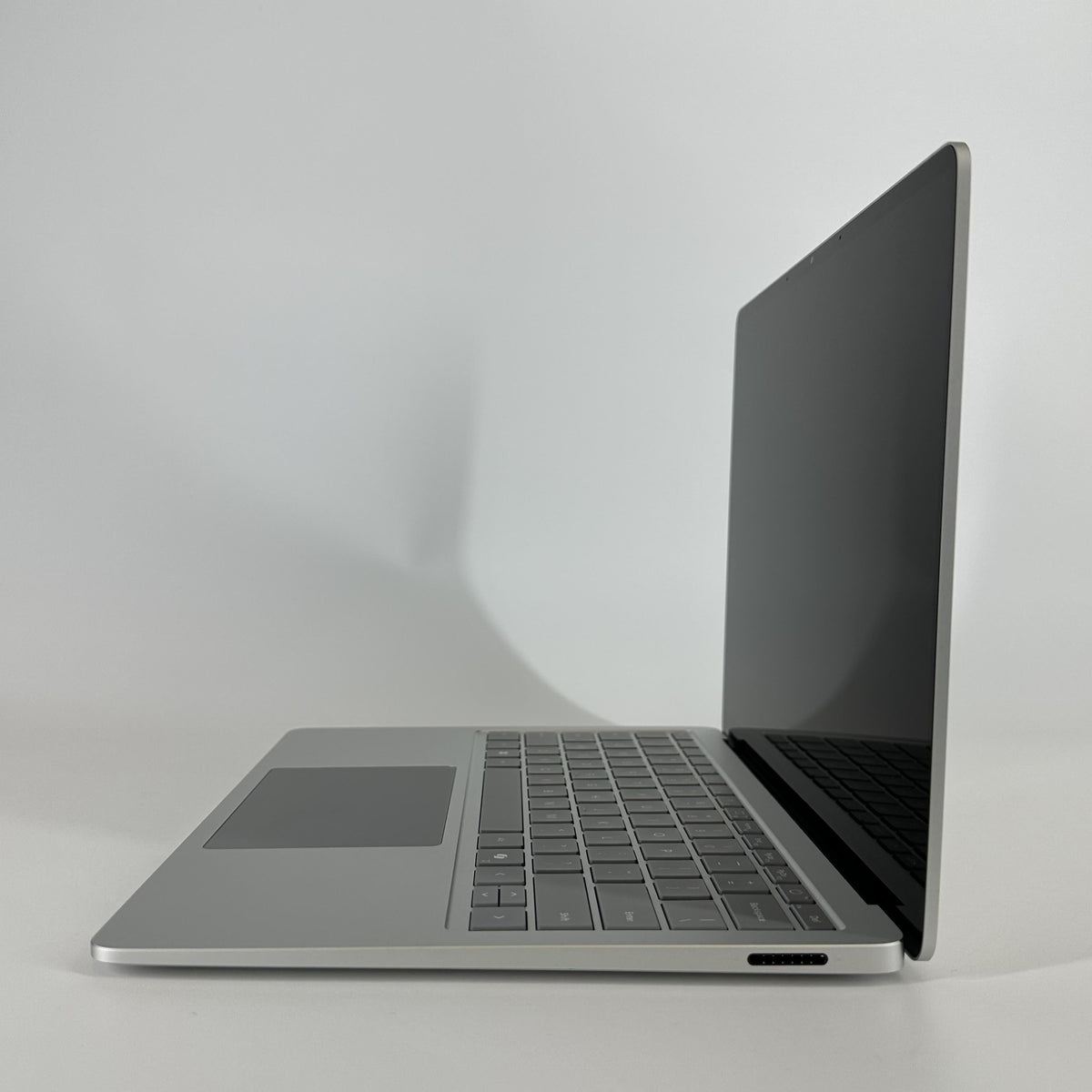 Microsoft Surface Laptop 7 13.8 Platinum WiFi 2.2 GHz Intel Core Ultra 7 Series 2 32GB RAM 512GB Solid State Drive