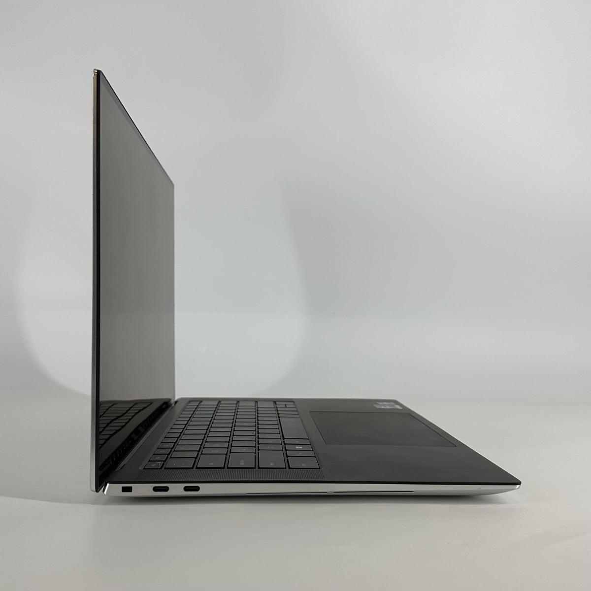 Dell XPS 15 9530 Silver 2.6 GHz Intel Core i9 13th Gen. 32GB RAM 1TB Solid State Drive NVIDIA GeForce RTX 4060 8 GB