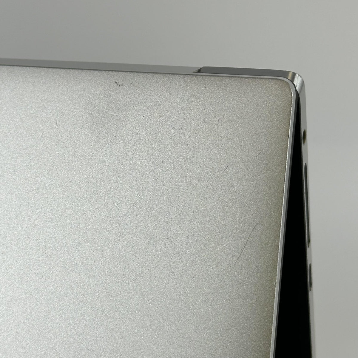 Dell XPS 15 9530 Silver 2.6 GHz Intel Core i9 13th Gen. 32GB RAM 1TB Solid State Drive NVIDIA GeForce RTX 4060 8 GB