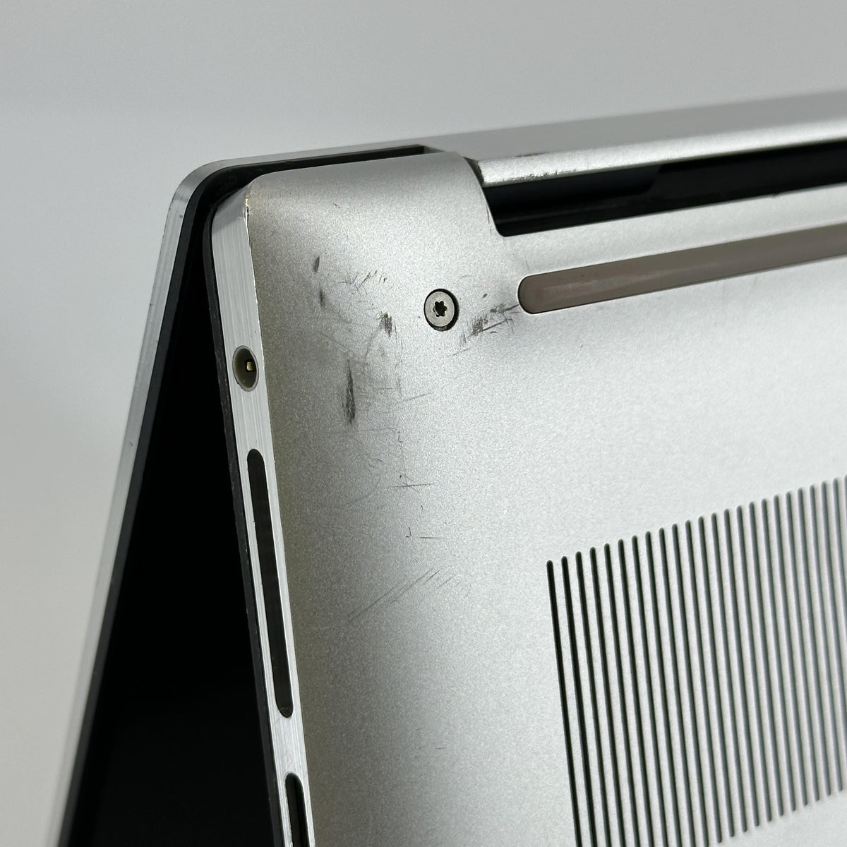 Dell XPS 15 9530 Silver 2.6 GHz Intel Core i9 13th Gen. 32GB RAM 1TB Solid State Drive NVIDIA GeForce RTX 4060 8 GB
