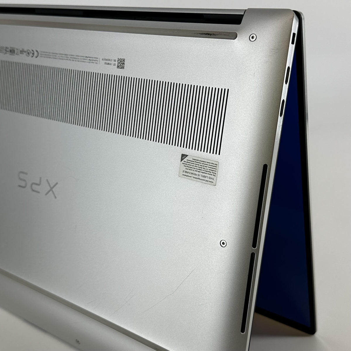 Dell XPS 15 9520 Silver 2.5 GHz Intel Core i9 12th Gen. 64GB RAM 1TB Solid State Drive NVIDIA GeForce RTX 3050 Ti 4 GB