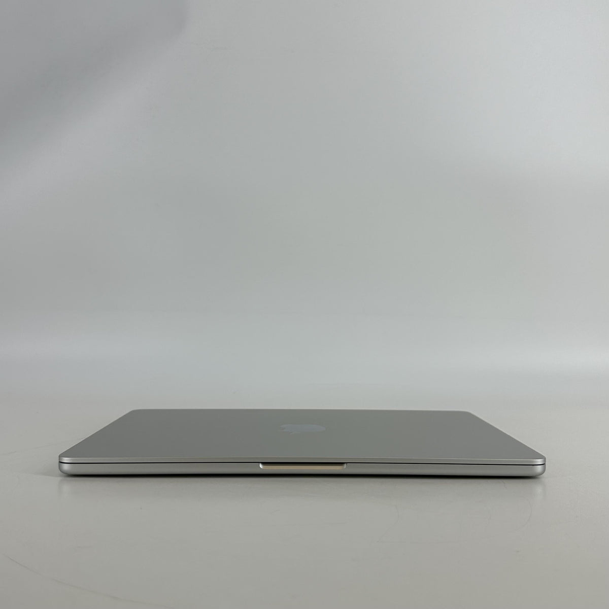Apple MacBook Air 13 2022 Silver 3.49 GHz M2 8-Core CPU 8GB Unified Memory 256GB Solid State Drive 8-Core GPU