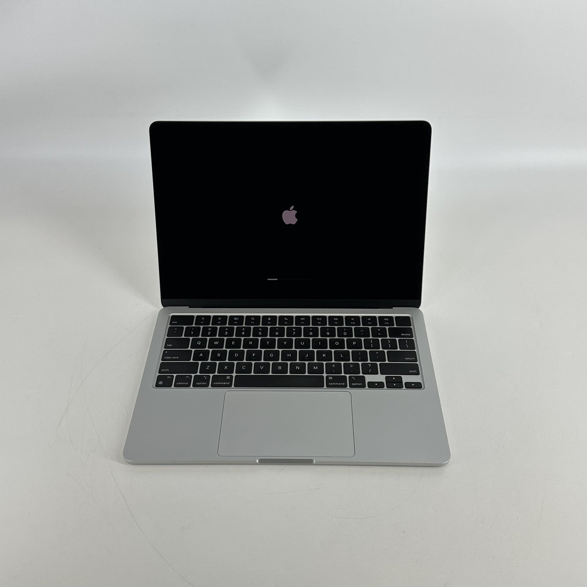 Apple MacBook Air 13 2022 Silver 3.49 GHz M2 8-Core CPU 8GB Unified Memory 256GB Solid State Drive 8-Core GPU