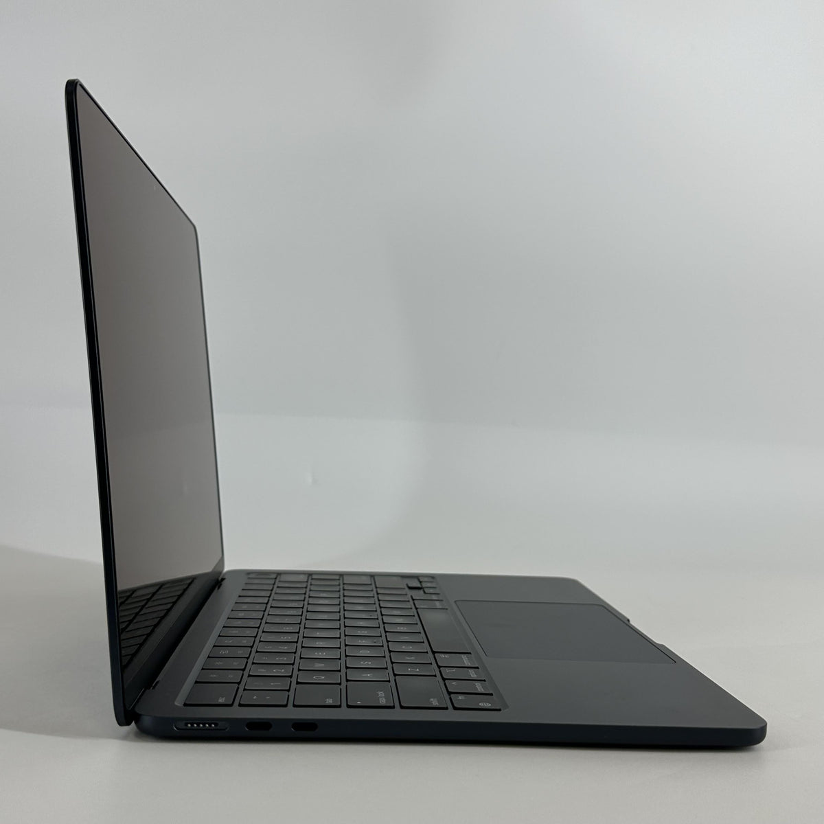 MacBook Air 13 2022 Blue 3.49 GHz M2 8-Core CPU 8GB Unified Memory 256GB Solid State Drive 8-Core GPU