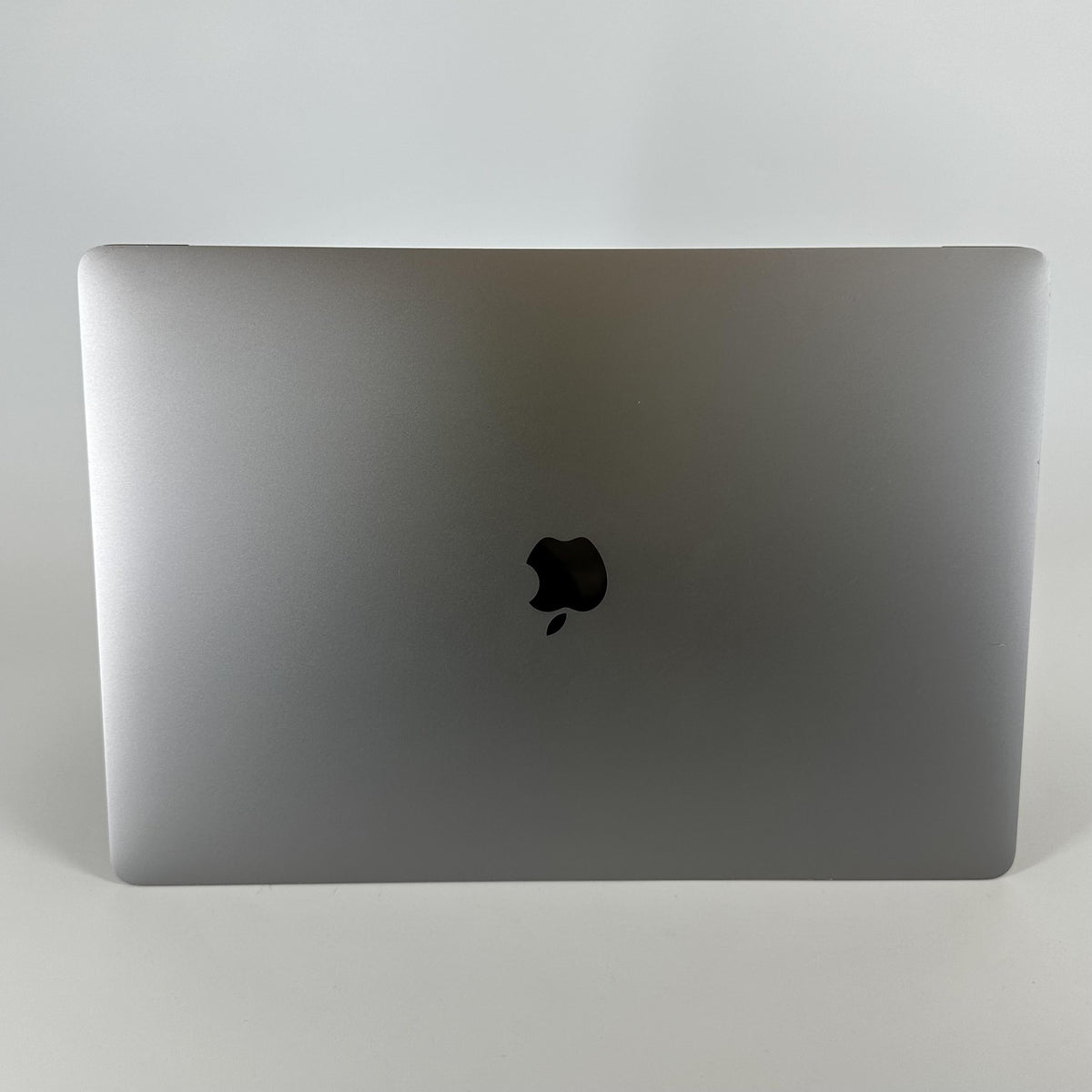 Apple MacBook Pro 16 Touch Bar 2019 Space Gray 2.6 GHz Intel Core i7 9th Gen. 32GB RAM 512GB Solid State Drive AMD Radeon Pro 5500M 4 GB