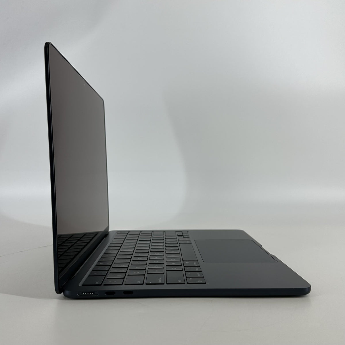 Apple MacBook Air 13 2022 Blue 3.49 GHz M2 8-Core CPU 8GB Unified Memory 256GB Solid State Drive 8-Core GPU