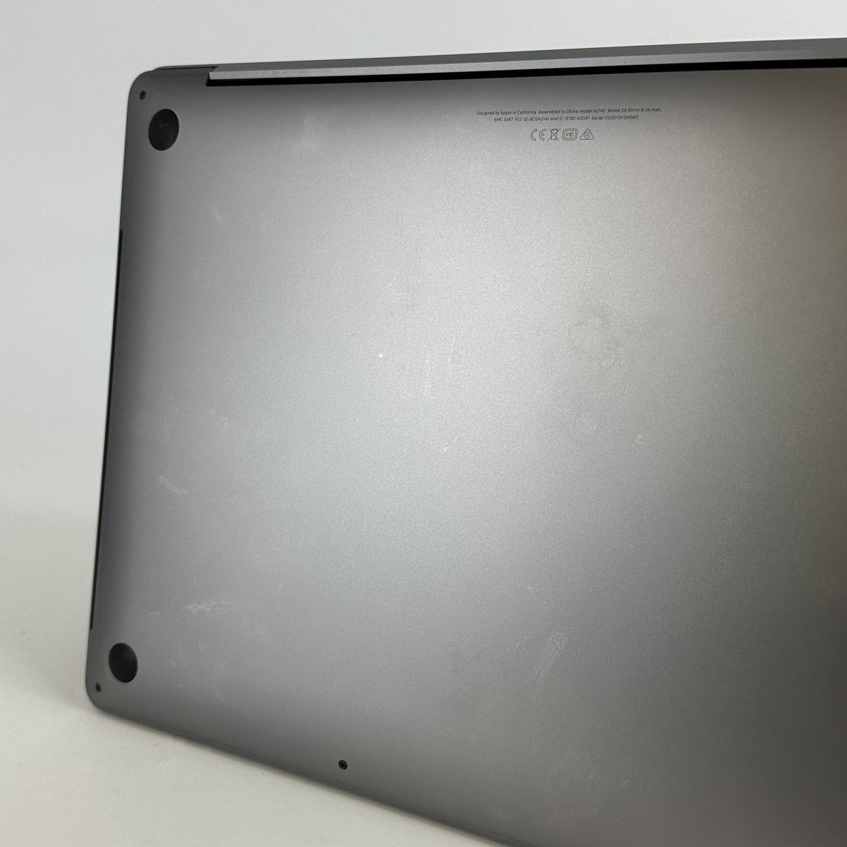 Apple MacBook Pro 16 Touch Bar 2019 Space Gray 2.4 GHz Intel Core i9 9th Gen. 32GB RAM 1TB Solid State Drive AMD Radeon Pro 5500M 8 GB