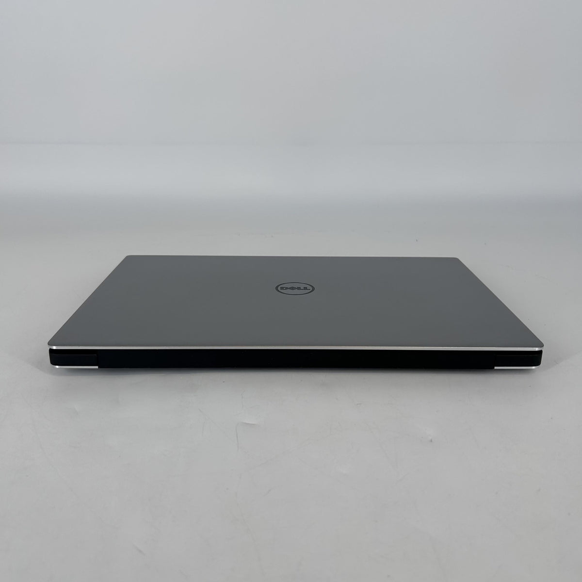 Dell XPS 13 9350 Silver 2.2 GHz Intel Core i7 6th Gen. 16GB RAM 512GB Solid State Drive
