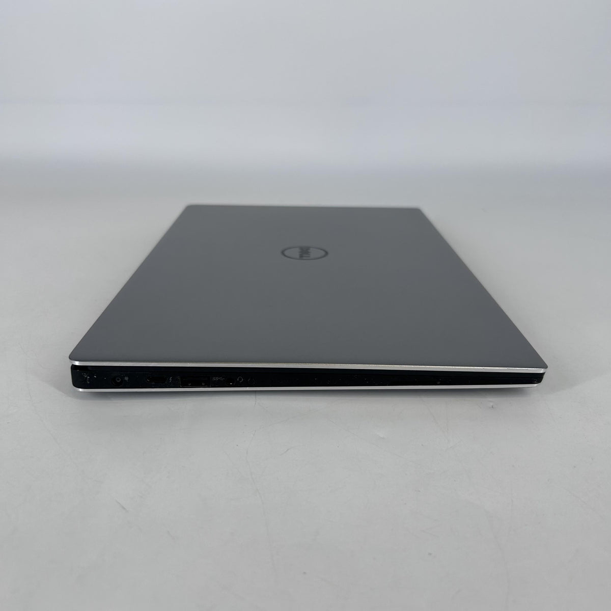 Dell XPS 13 9350 Silver 2.2 GHz Intel Core i7 6th Gen. 16GB RAM 512GB Solid State Drive