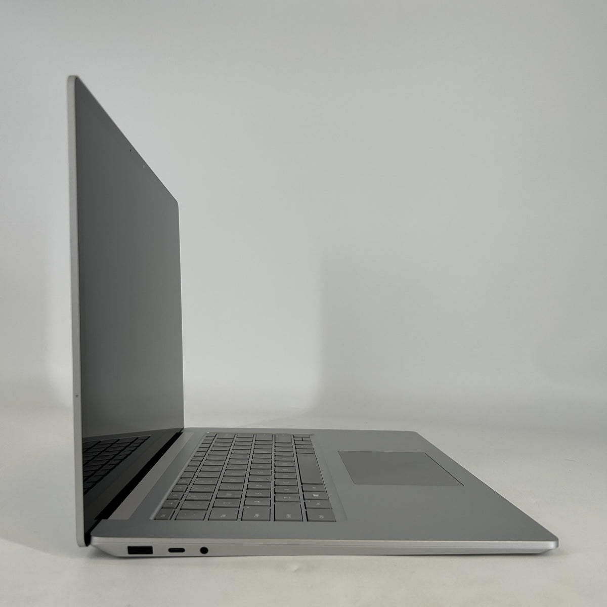 Microsoft Surface Laptop 3 15 Platinum 1.3 GHz Intel Core i7 10th Gen. 16GB RAM 512GB Solid State Drive