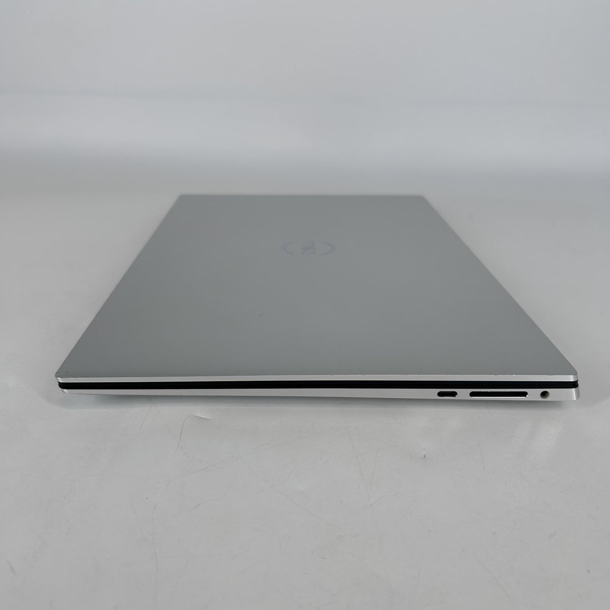 Dell XPS 15 9520 Silver 2.3 GHz Intel Core i7 12th Gen. 32GB RAM 1TB Solid State Drive