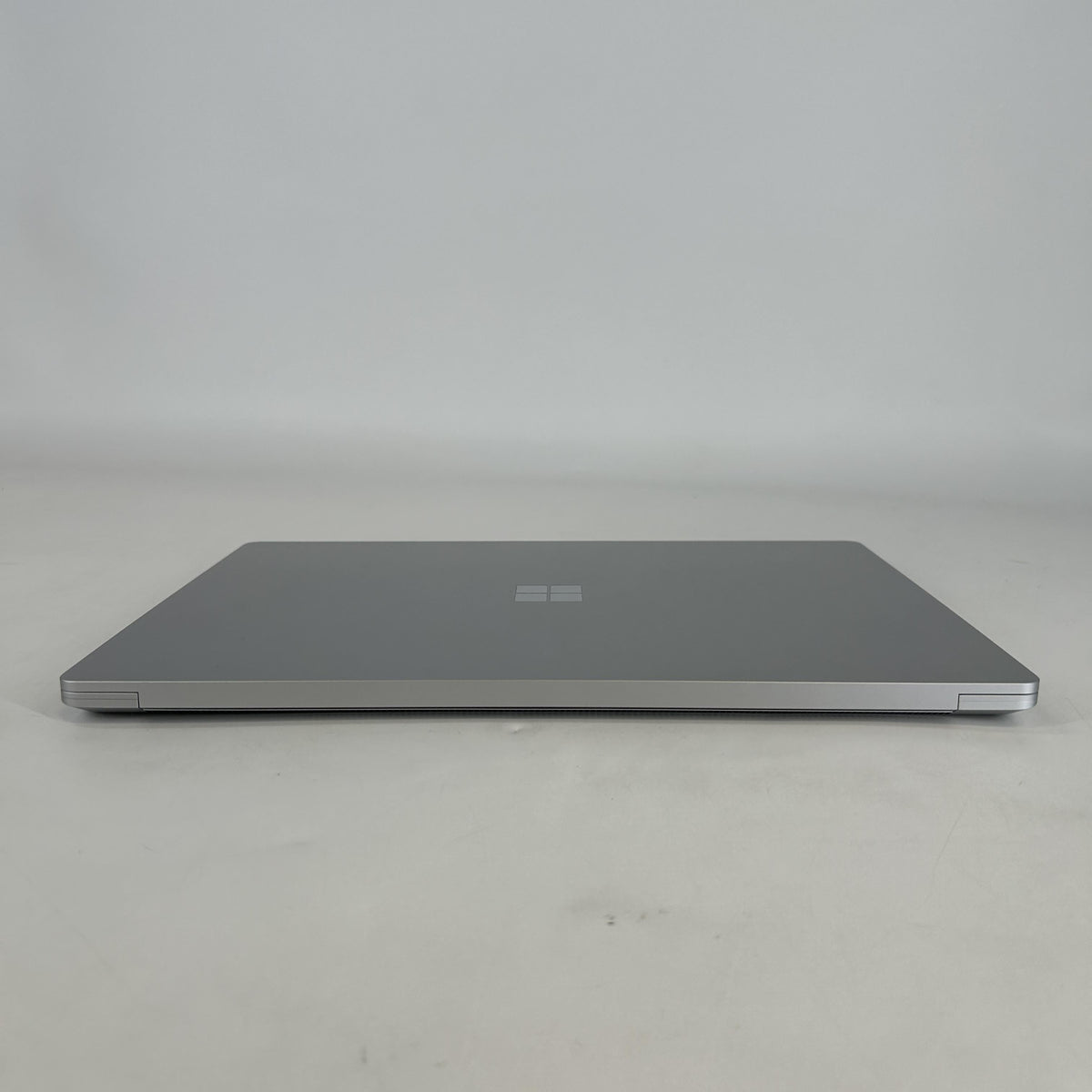 Microsoft Surface Laptop 3 15 Platinum 1.3 GHz Intel Core i7 10th Gen. 16GB RAM 512GB Solid State Drive