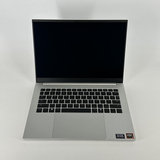 Razer Blade 14 2025 White 2.0 GHz AMD Ryzen AI 9 365 32GB RAM 2TB Solid State Drive NVIDIA GeForce RTX 5070 8 GB
