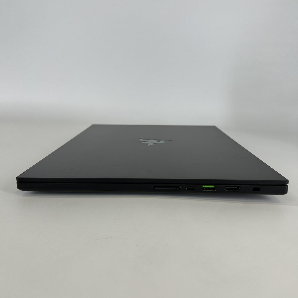 Razer Blade 16 2025 Black 2.0 GHz AMD Ryzen AI 9 HX 370 32GB RAM 2TB Solid State Drive NVIDIA GeForce RTX 5090 24 GB
