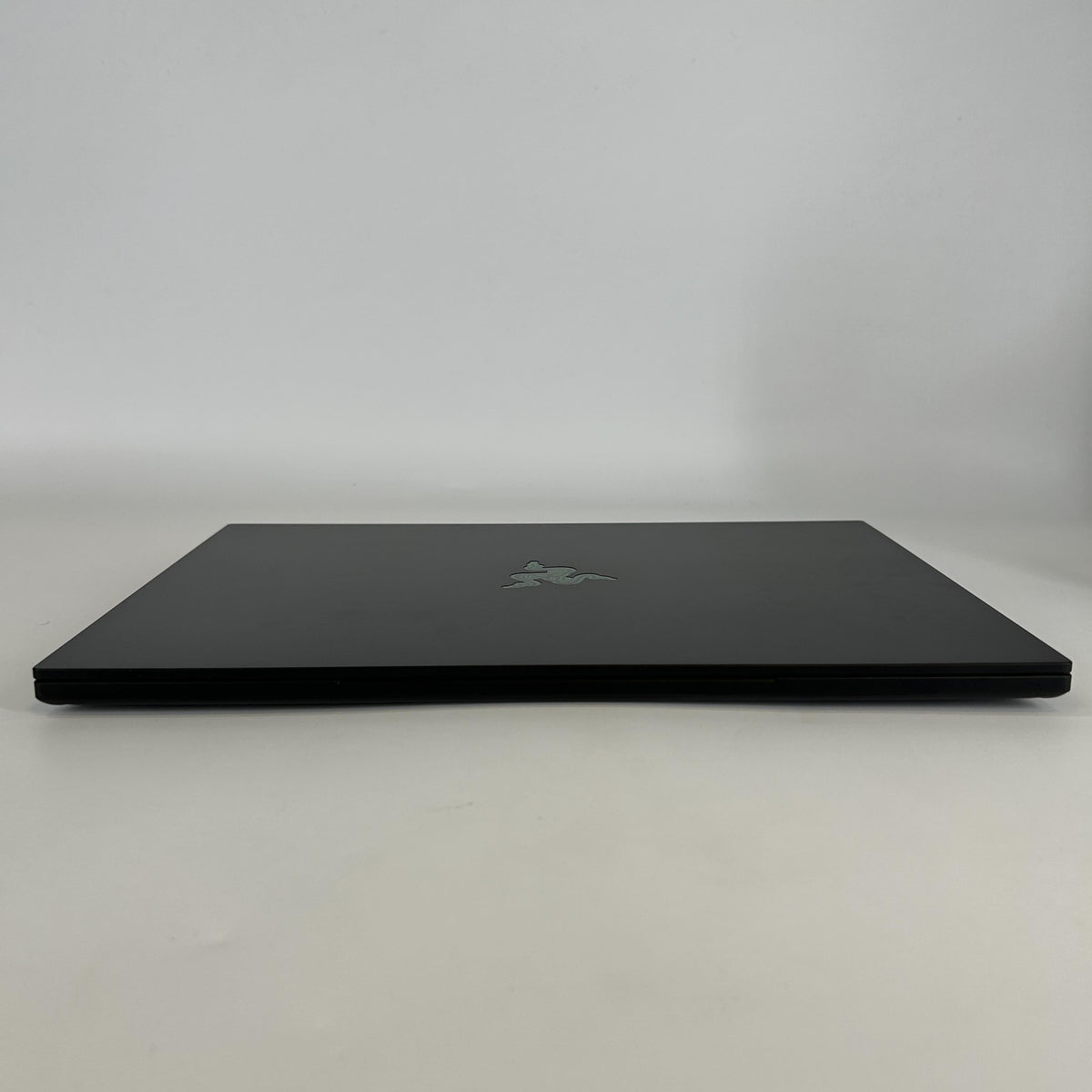 Razer Blade 16 2025 Black 2.0 GHz AMD Ryzen AI 9 HX 370 32GB RAM 2TB Solid State Drive NVIDIA GeForce RTX 5090 24 GB