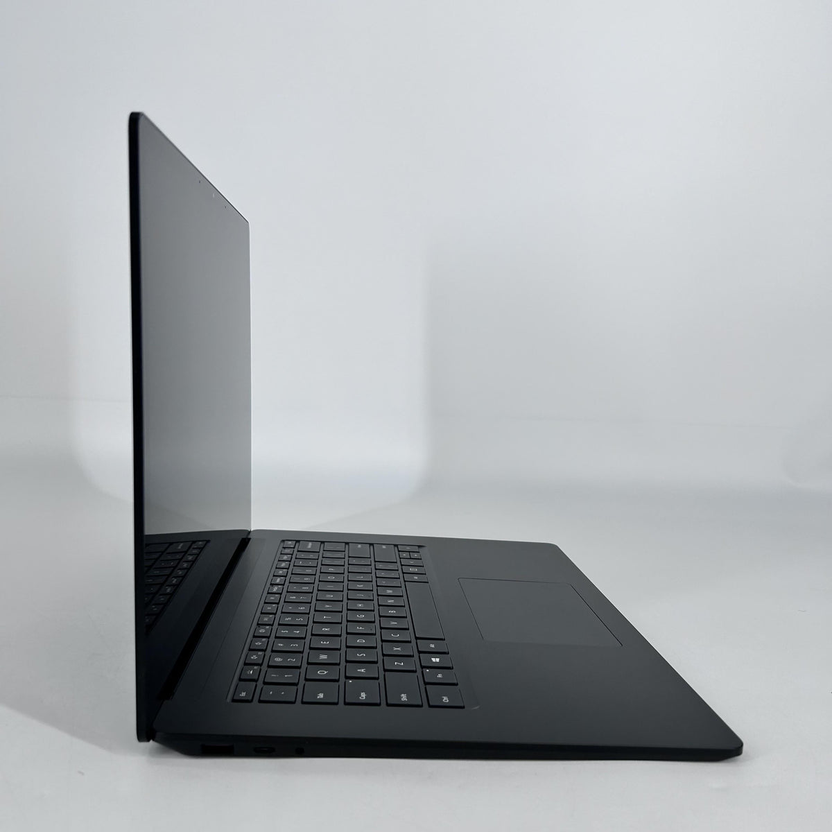 Microsoft Surface Laptop 4 15 Black 3.0 GHz Intel Core i7 11th Gen. 32GB RAM 1TB Solid State Drive