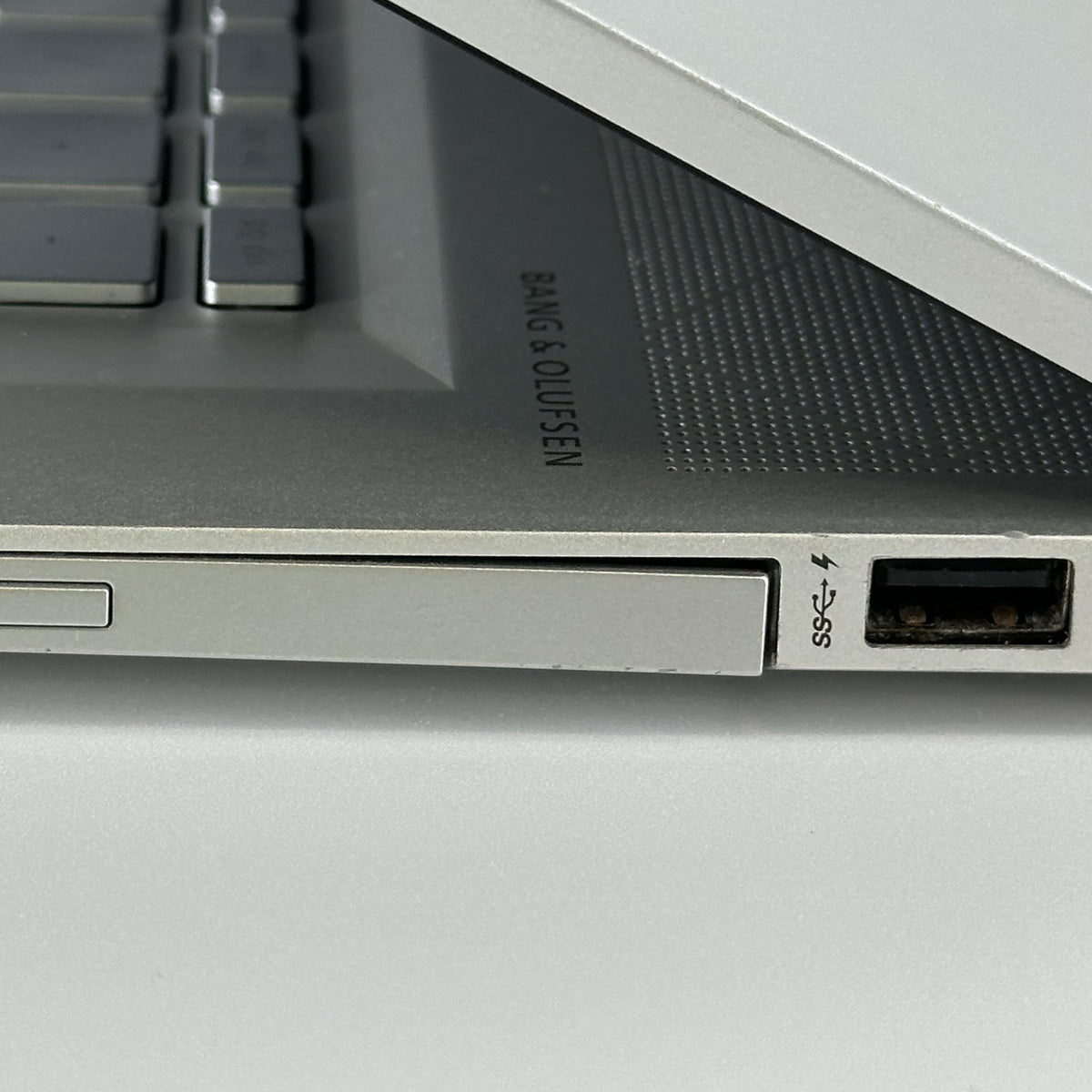 HP Envy 17 Silver 1.8 GHz Intel Core i7 8th Gen. 16GB RAM 512GB Solid State Drive NVIDIA GeForce MX150 4 GB