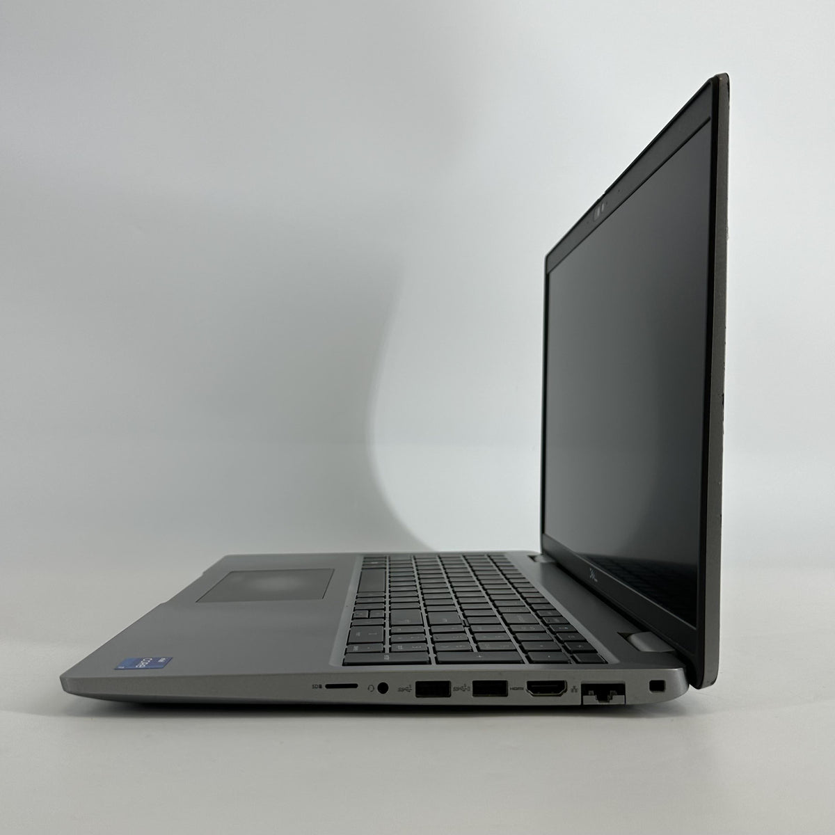 Dell Latitude 5540 15.6 Gray 1.7 GHz Intel Core i7 13th Gen. 32GB RAM 512GB Solid State Drive