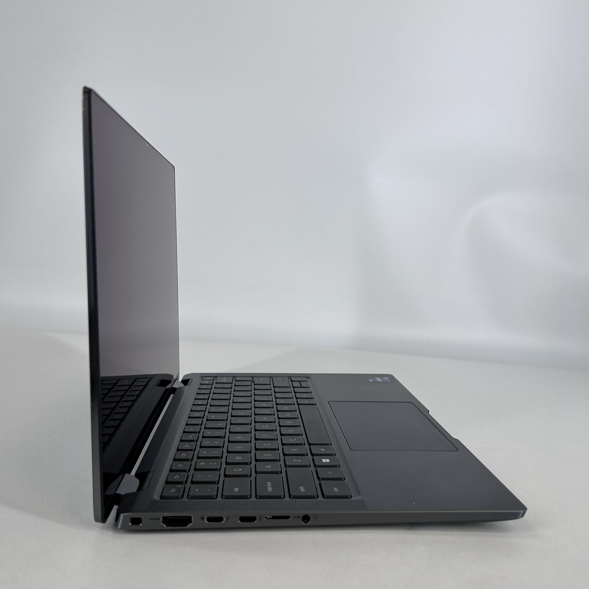 Dell Latitude 9430 (2-in-1) 14 Gray 1.8 GHz Intel Core i7 12th Gen. 32GB RAM 1TB Solid State Drive