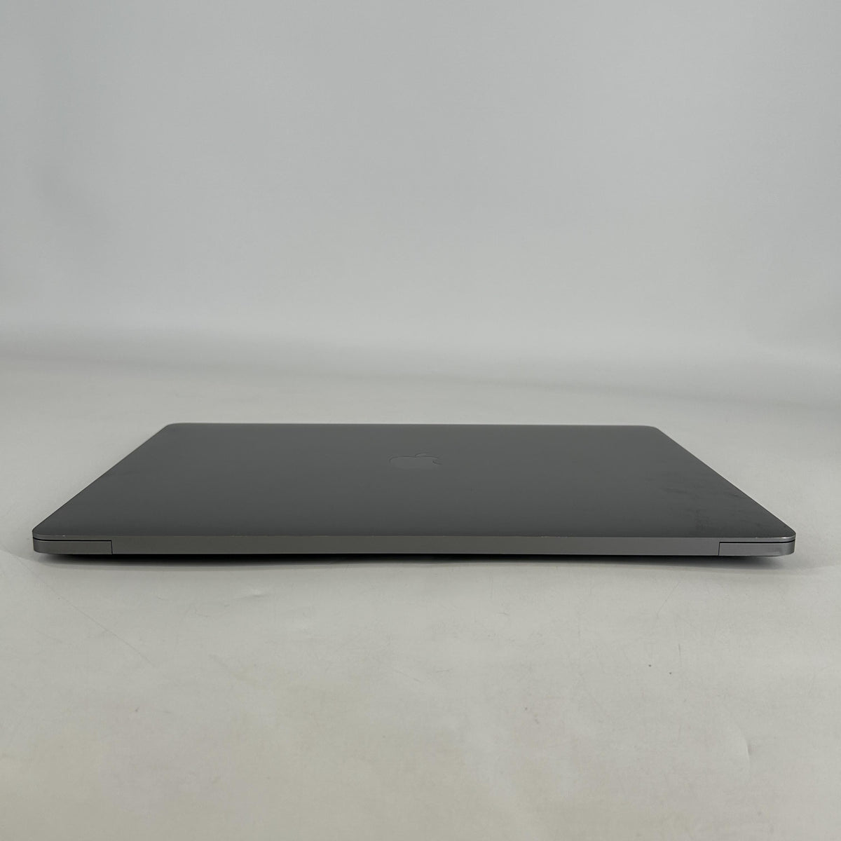 Apple MacBook Pro 16 Touch Bar 2019 Space Gray 2.4 GHz Intel Core i9 9th Gen. 16GB RAM 1TB Solid State Drive AMD Radeon Pro 5500M 8 GB
