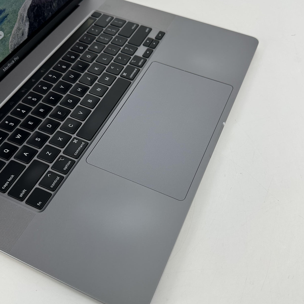 Apple MacBook Pro 16 Touch Bar 2019 Space Gray 2.4 GHz Intel Core i9 9th Gen. 32GB RAM 1TB Solid State Drive AMD Radeon Pro 5500M 8 GB