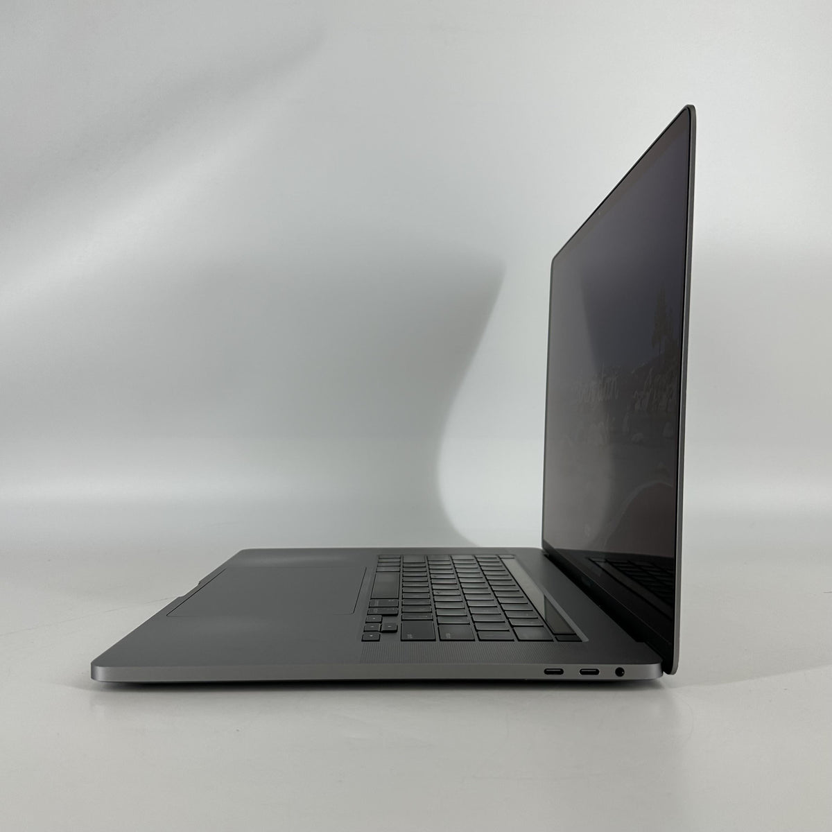 Apple MacBook Pro 16 Touch Bar 2019 Space Gray 2.4 GHz Intel Core i9 9th Gen. 32GB RAM 1TB Solid State Drive AMD Radeon Pro 5500M 8 GB
