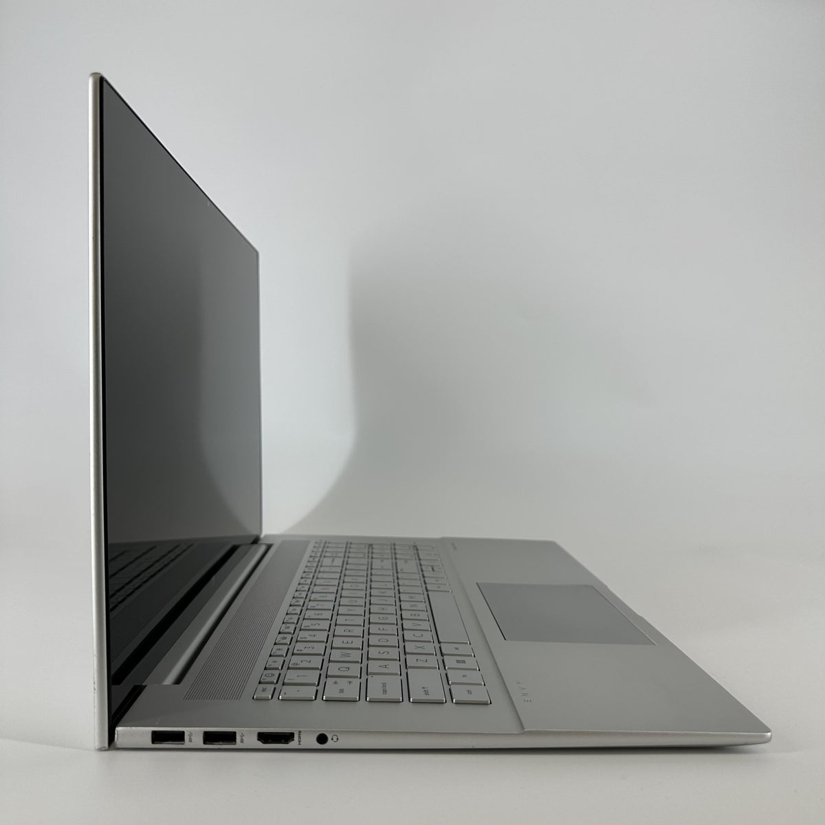 HP Envy 17 Silver 2.1 GHz Intel Core i7 12th Gen. 32GB RAM 1TB Solid State Drive