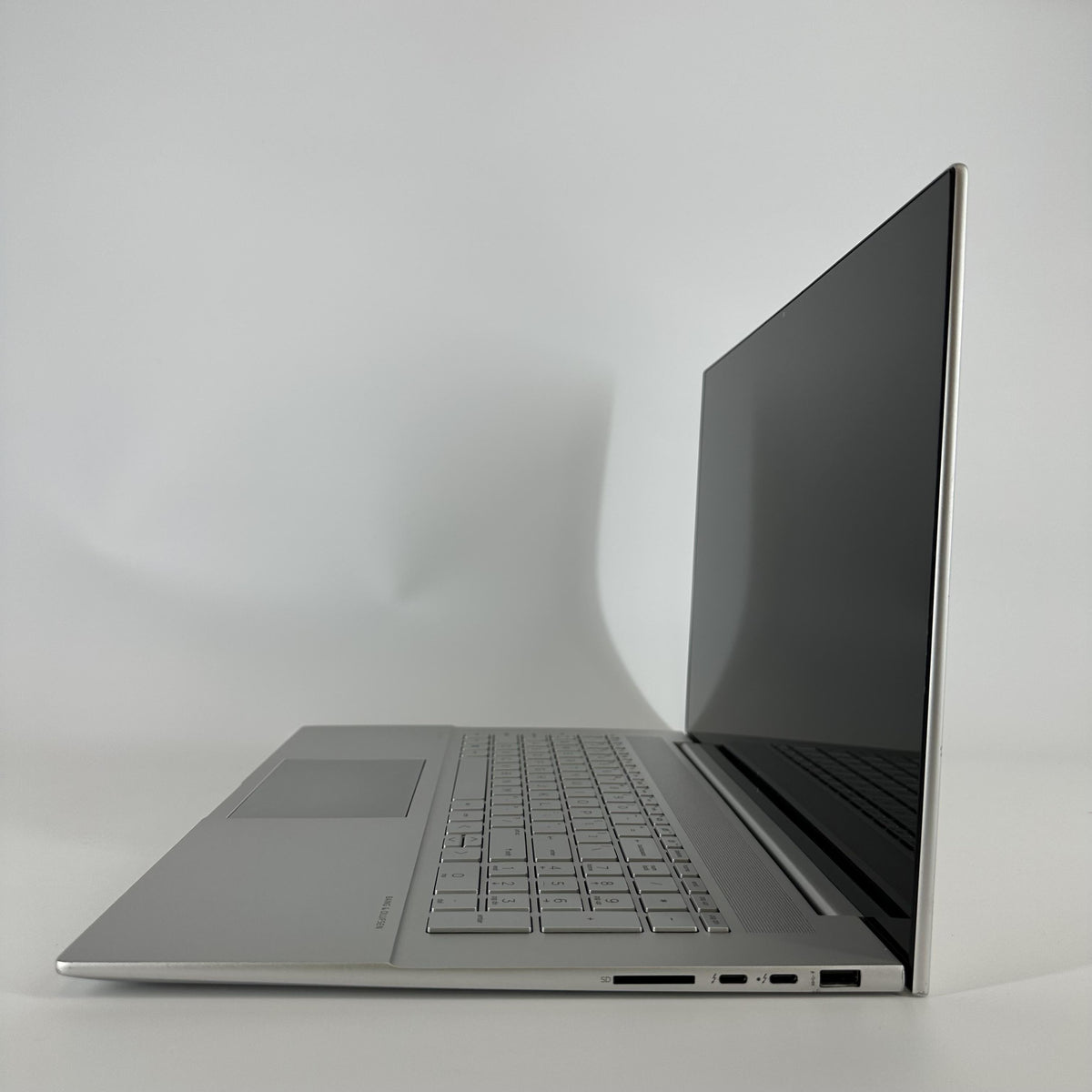 HP Envy 17 Silver 2.1 GHz Intel Core i7 12th Gen. 32GB RAM 1TB Solid State Drive