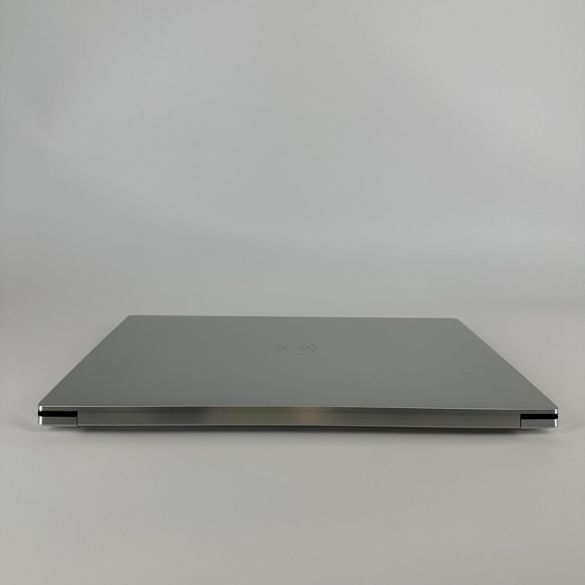 Dell XPS 15 9530 Silver 2.4 GHz Intel Core i7 13th Gen. 32GB RAM 512GB Solid State Drive NVIDIA GeForce RTX 4070 8 GB