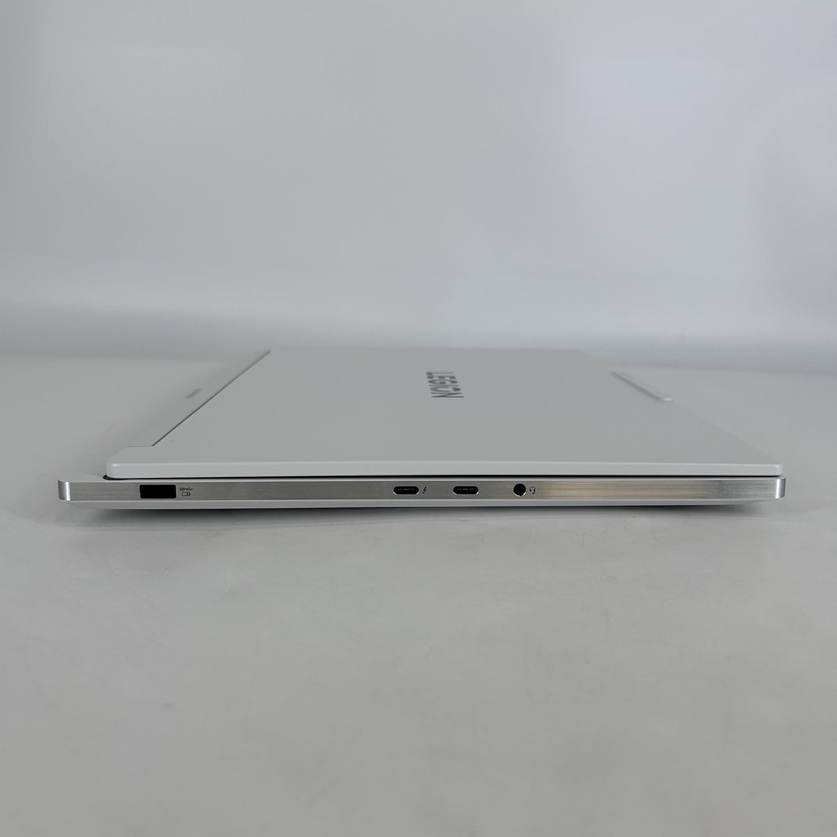 Lenovo Legion 7i Gen 10 16 White 2.7 GHz Intel Core Ultra 9 Series 2 32GB RAM 1TB Solid State Drive NVIDIA GeForce RTX 5070 8 GB