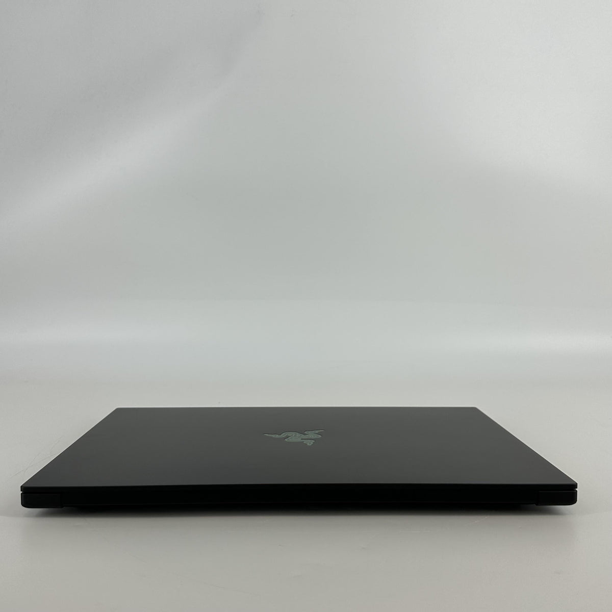 Razer Blade 16 2025 Black 2.0 GHz AMD Ryzen AI 9 365 32GB RAM 1TB Solid State Drive NVIDIA GeForce RTX 5070 8 GB