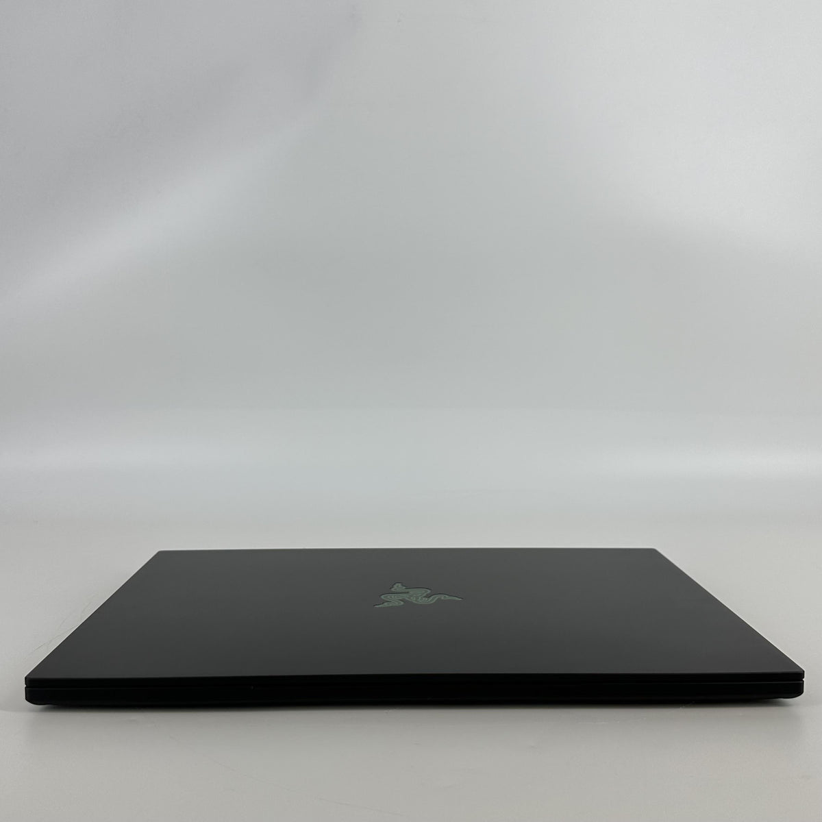 Razer Blade 16 2025 Black 2.0 GHz AMD Ryzen AI 9 365 32GB RAM 1TB Solid State Drive NVIDIA GeForce RTX 5070 8 GB