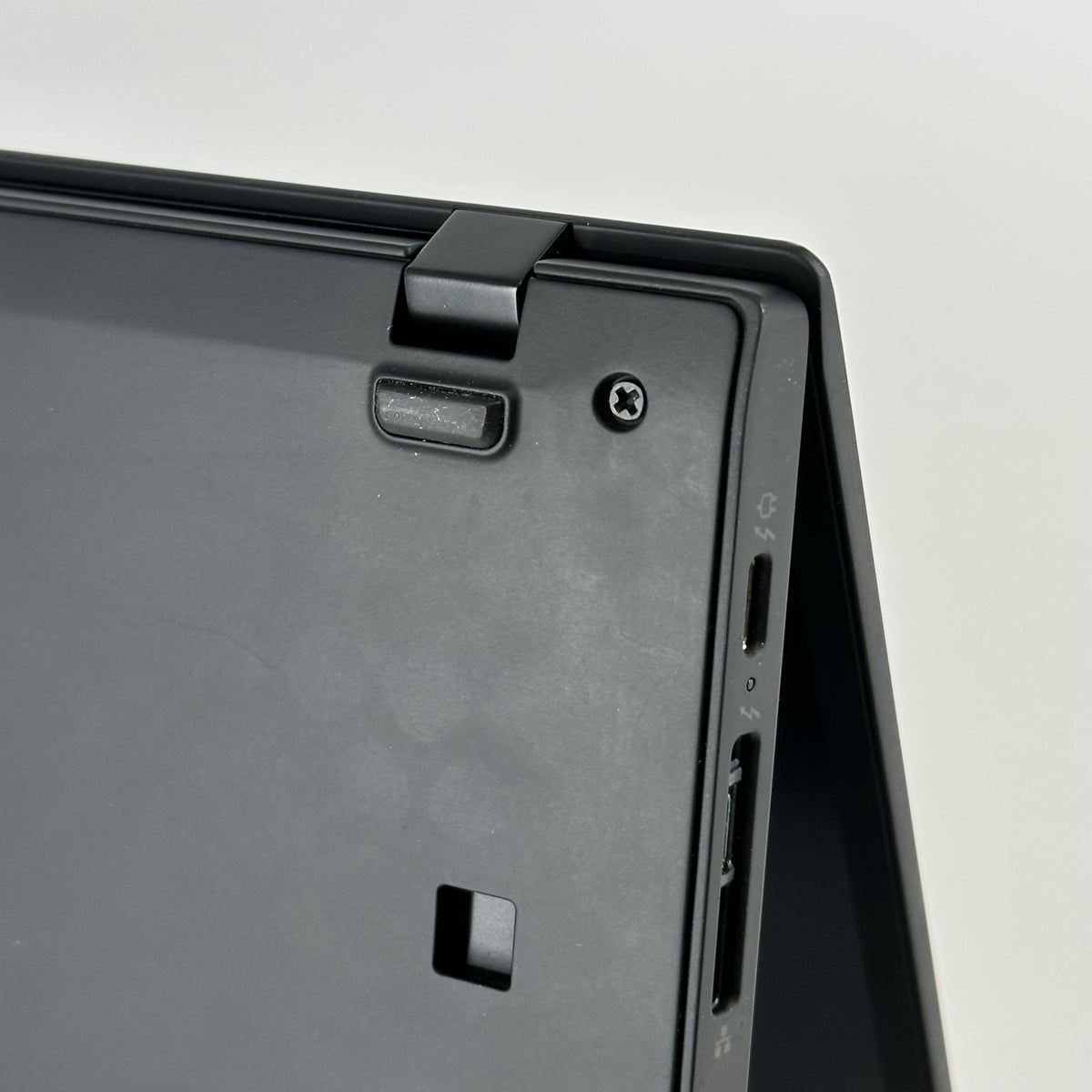 Lenovo ThinkPad X1 Carbon Gen 8 14 Black 1.8 GHz Intel Core i7 10th Gen. 16GB RAM 512GB Solid State Drive