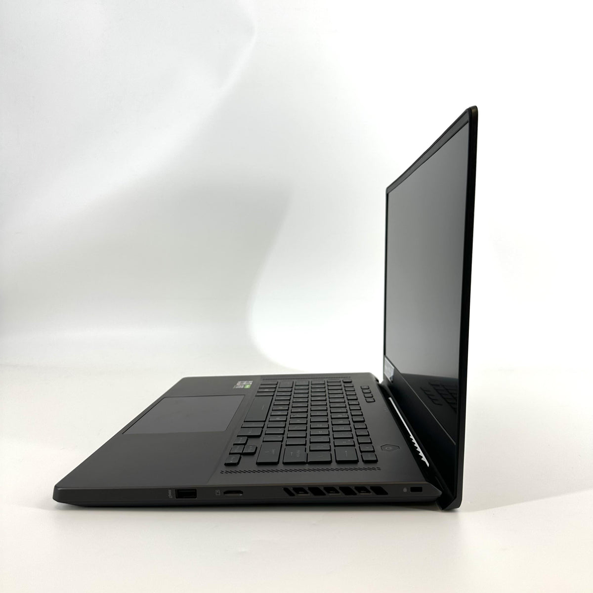 Asus ROG Zephyrus G15 GA503 15.6 Black 3.3 GHz AMD Ryzen 9 5900HS 16GB RAM 1TB Solid State Drive NVIDIA GeForce RTX 3070 8 GB