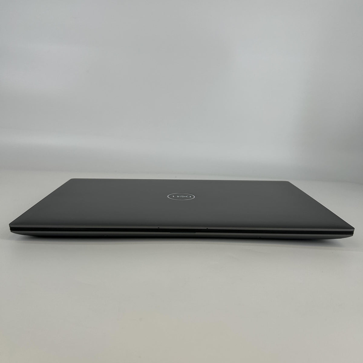 Dell Precision 5690 16 Gray 3.8 GHz Intel Core Ultra 7 64GB RAM 1TB Solid State Drive NVIDIA RTX 2000 Ada 8 GB