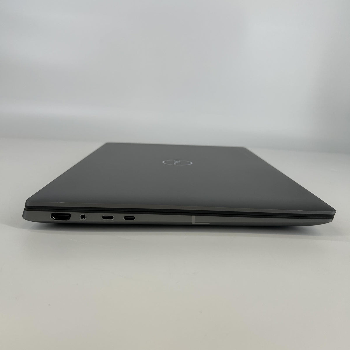 Dell Precision 5690 16 Gray 3.8 GHz Intel Core Ultra 7 64GB RAM 1TB Solid State Drive NVIDIA RTX 2000 Ada 8 GB