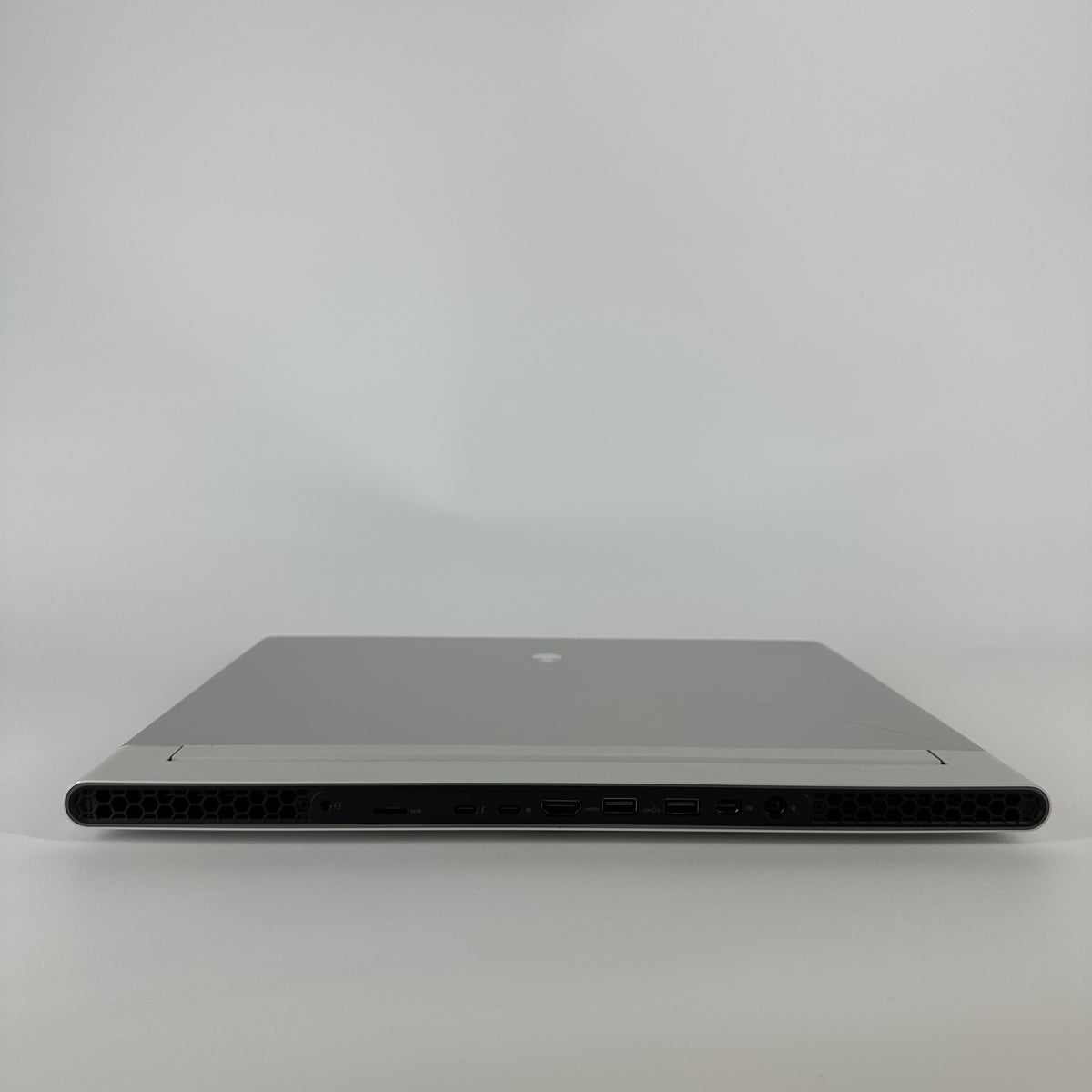 Dell Alienware X16 R2 Silver 2.3 GHz Intel Core Ultra 9 32GB RAM 2TB Solid State Drive NVIDIA GeForce RTX 4090 16 GB