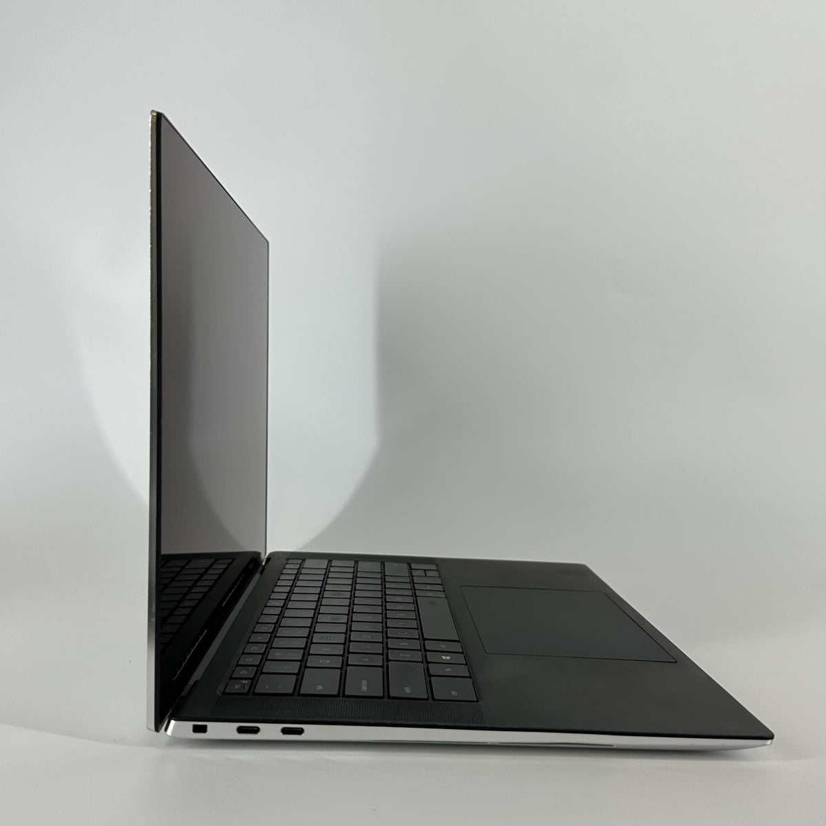 Dell XPS 15 9500 Gray 2.4 GHz Intel Core i9 10th Gen. 32GB RAM 1TB Solid State Drive NVIDIA GeForce GTX 1650 Ti 4 GB