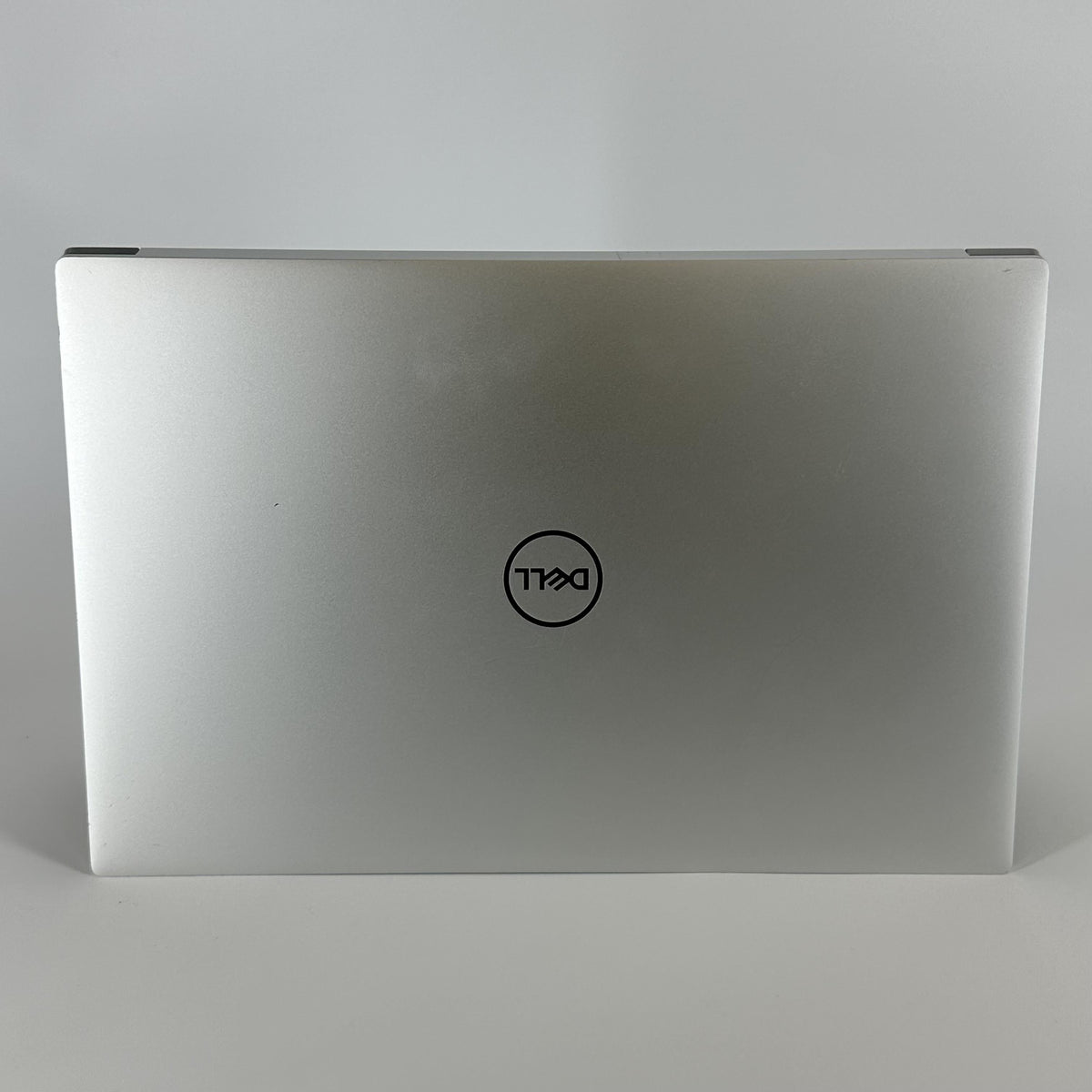 Dell XPS 15 9500 Gray 2.4 GHz Intel Core i9 10th Gen. 32GB RAM 1TB Solid State Drive NVIDIA GeForce GTX 1650 Ti 4 GB