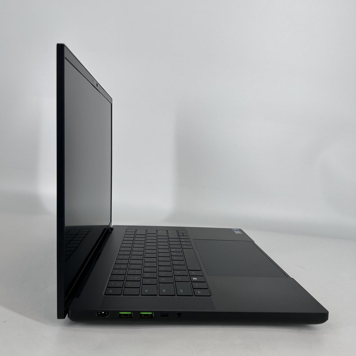 Razer Blade 16 2024 Black 2.2 GHz Intel Core i9 14th Gen. 96GB RAM 4TB Solid State Drive 4TB Solid State Drive NVIDIA GeForce RTX 4090 16 GB