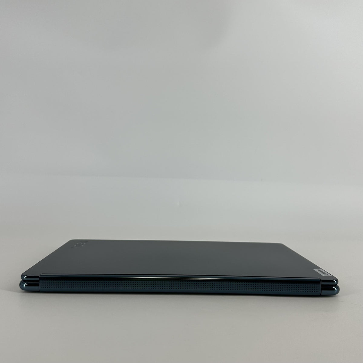 Lenovo Yoga Book 9i 13.3 Blue 1.7 GHz Intel Core i7 13th Gen. 16GB RAM 512GB Solid State Drive