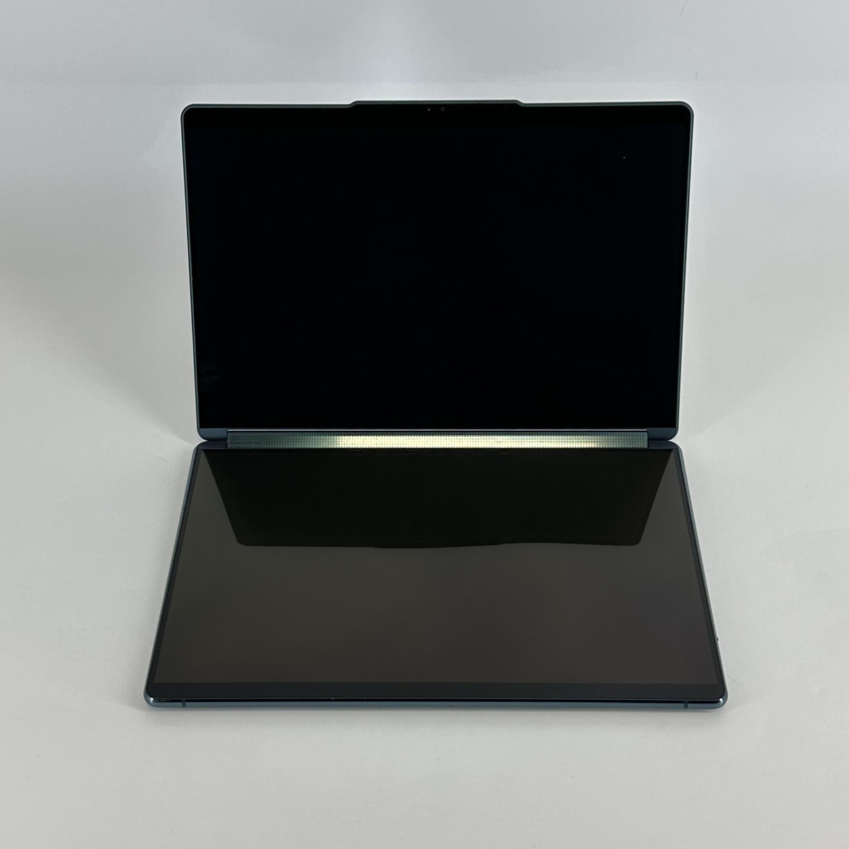 Lenovo Yoga Book 9i 13.3 Blue 1.7 GHz Intel Core i7 13th Gen. 16GB RAM 512GB Solid State Drive